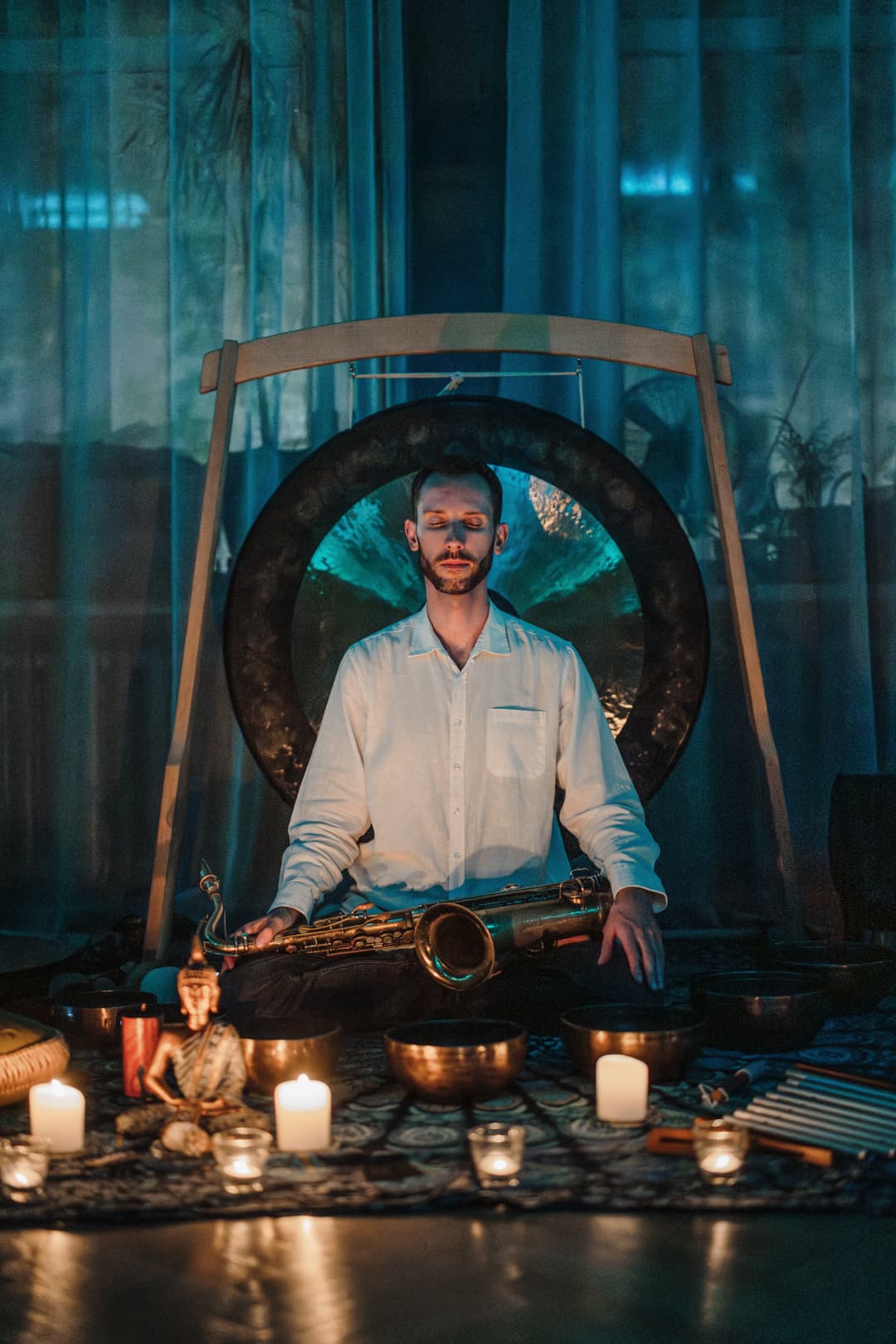 Założyciele SLOVEMED podczas sesji z gongiem